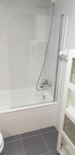 a bathroom with a shower and a white tub at Precioso apartamento con dos terrazas privadas in Sant Jordi
