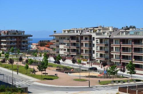 a city with tall apartment buildings and a park at Acogedor apartamento con terraza en Portonovo in Portonovo