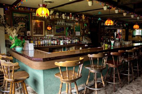 Lounge nebo bar v ubytování Jimmy OConnor's Windham Mtn Inn