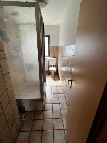 Koupelna v ubytování Gemütliches Zimmer mit großer Terrasse Nähe Messe, Flughafen & PSD Dome