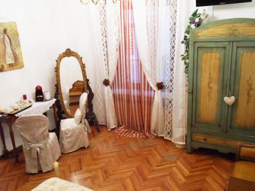 a room with a table and a mirror and a dresser at Art&Coffee in Verona