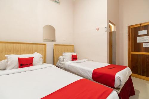 RedDoorz At Fella Homestay Medan