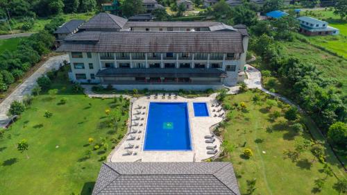 Bassein majutusasutuses Soaltee Westend Resort Chitwan või selle lähedal