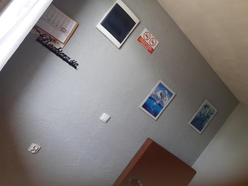 an overhead view of a room with pictures on the wall at Morska Bryza in Chłopy