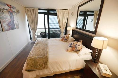 Katil atau katil-katil dalam bilik di 30 Degrees Beach Apartment Umdloti