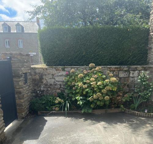 a stone wall with a bunch of flowers on it at Gîtes le Mont Desclos Saint Michel in Beauvoir