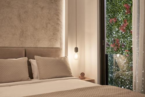 Posteľ alebo postele v izbe v ubytovaní Charitos Heights Boutique Apt II, Kolonaki