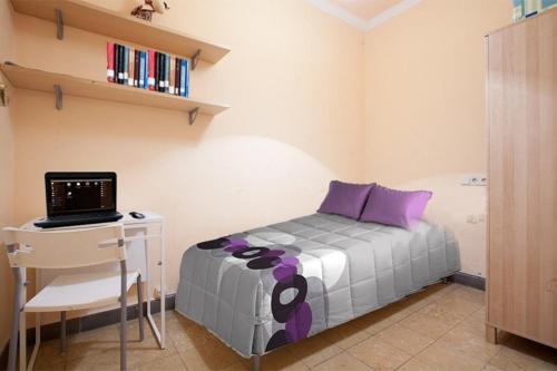 Una cama o camas en una habitación de EL CASTILLO