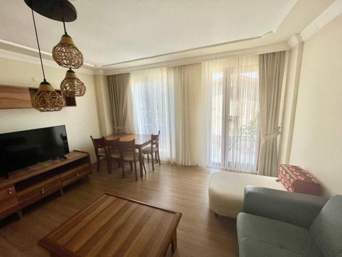 a living room with a couch and a table at Halic Apart Hotel in Yalova