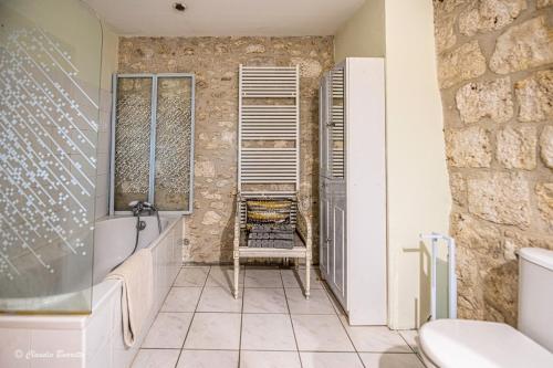a bathroom with a shower and a sink and a toilet at Bastide de Tournon d'Agenais in Tournon-dʼAgenais