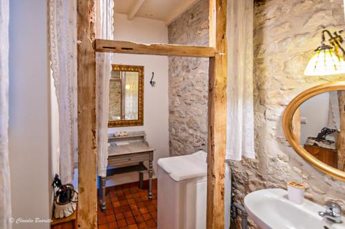 a bathroom with a sink and a mirror at Bastide de Tournon d'Agenais in Tournon-dʼAgenais