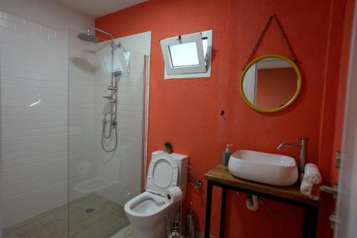 Ein Badezimmer in der Unterkunft RAKEFET - Traveler's House - EILAT