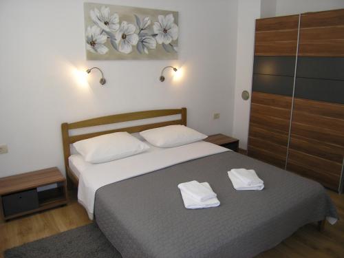 Apartments Mari with terrace