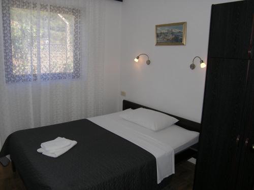 Posteľ alebo postele v izbe v ubytovaní Apartments Mari with terrace
