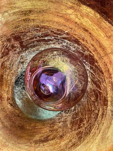 a glass bowl with a purple glass in it at Hostal Casa de Luna y Sol in Úbeda