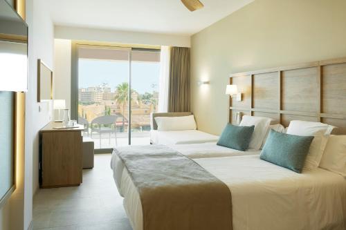 Katil atau katil-katil dalam bilik di Iberostar Waves Cala Domingos All Inclusive