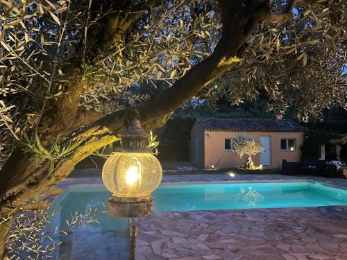 FUVOLEA, Maison de vacances à 15 min du centre d'Aix-en-Provence, piscine chauffée en saison - jardin - parking privé gratuitの敷地内または近くにあるプール