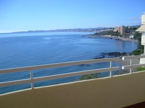 Holidays2Torrequebrada Sea view Front beach pool