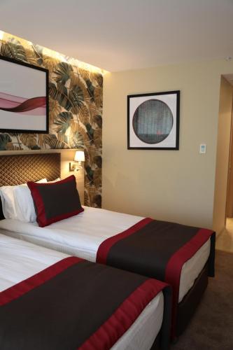 Ένα ή περισσότερα κρεβάτια σε δωμάτιο στο Ramada by Wyndham Istanbul Sile