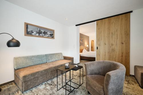 Ein Sitzbereich in der Unterkunft Natur Alpin Hotel Feichtner Hof