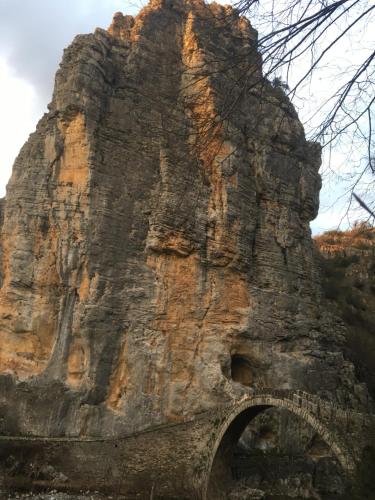 an old stone wall with an arch in front of it at KATIKIA ZAGORI in Vitsa