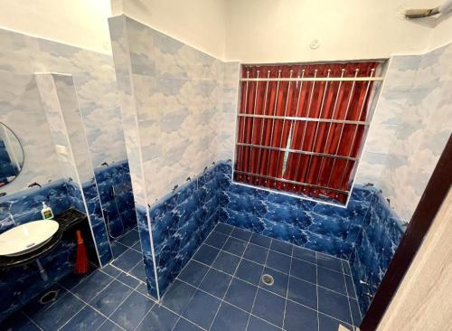 Ein Badezimmer in der Unterkunft Mer Vue Villa, Kovalam, ECR, Chennai