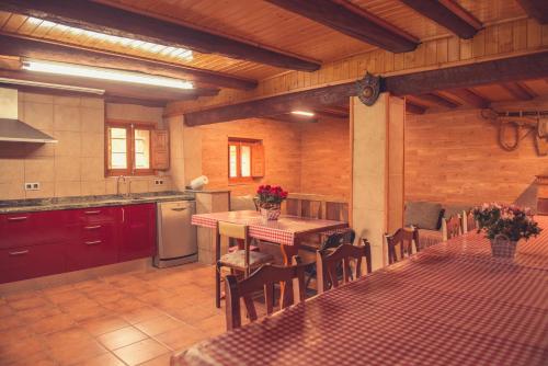 Η κουζίνα ή μικρή κουζίνα στο Complex Rural Can Caubet
