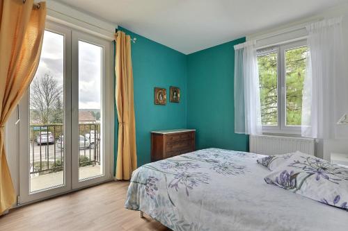 Zdjęcie z galerii obiektu "Urbaine Cosy" Elégance, confort et détente en Alsace "Les Péri-Urbaines" w mieście Riedisheim
