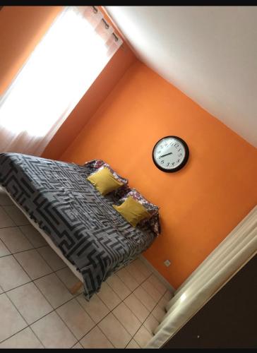 מיטה או מיטות בחדר ב-Maison Sainte Marthe