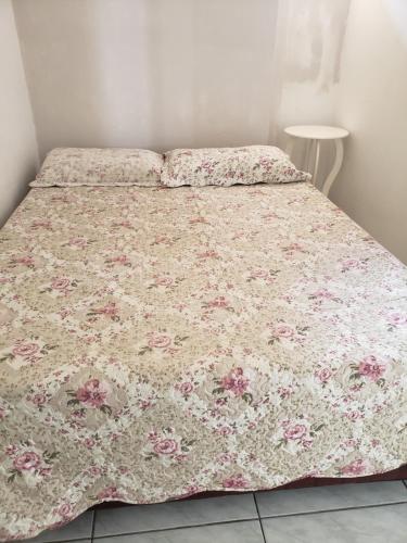 Ένα ή περισσότερα κρεβάτια σε δωμάτιο στο Apartamento à beira-mar no centro de Capão da Canoa
