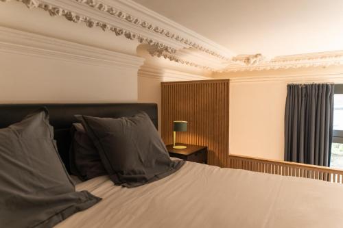 Säng eller sängar i ett rum på Appartement Guillemins station
