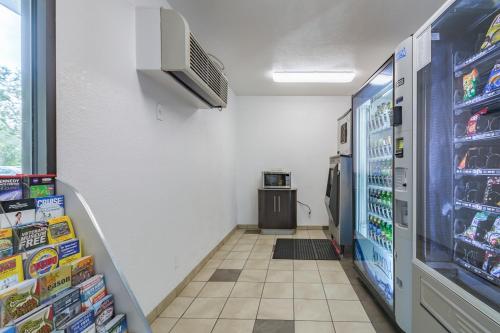 Фотография из галереи Motel 6-Ft. Pierce, FL в городе Форт-Пирс