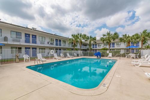 Бассейн в Motel 6-Ft. Pierce, FL или поблизости