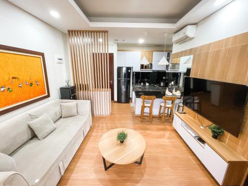 Khu vực ghế ngồi tại 2 Bedrooms Permata Hijau Suites Apartment