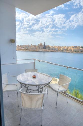 Bright and spacious 3 bedroom apartment with breathtaking views - GOSLM-5