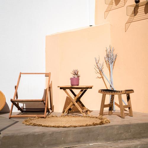 a table and a chair sitting next to a table and a mirror at A Casa Brava in Santarém