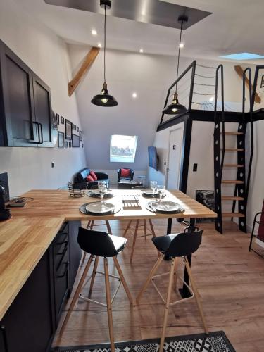 a kitchen with a table and chairs in a room at Nantes panoramique in Nantes