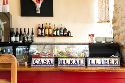 a bar with a fish tank on top of a counter at Casa Rural Lliber in Lliber