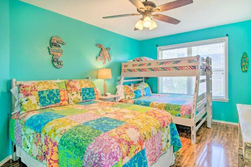 1 dormitorio con 2 camas y ventilador de techo en Sunny South Padre Home - Steps to the Beach!, en South Padre Island