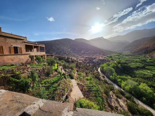 a view of a valley with the sun in the background at AdaZen Ecolodge in Azilal