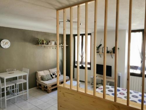 a room with a bunk bed in a room at studio cosy plein coeur de ville in Gap