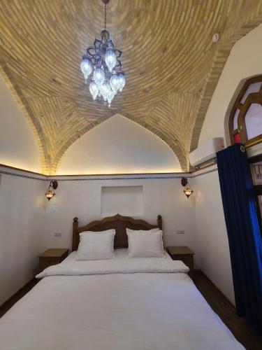 Letto o letti in una camera di Marhaba boutique Madrasah 15th-16th century