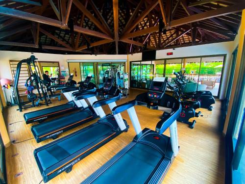 an overhead view of a gym with tread machines at Resort VG SUN por Be My Guest! in Caucaia