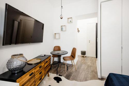De Luxe Studio with Balcony in the Absolute Center 1075 Budapest, 19 Asbóth utca kép - 3