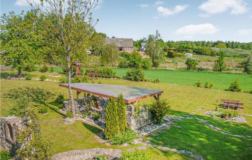 an overhead view of a park with a picnic table in a field at Nice Home In Pl-76-113 Postomino in Korlino