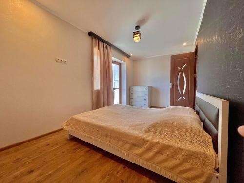 a bedroom with a bed and a window at Luxury Apartment in Tbilisi City Centre in Tbilisi City