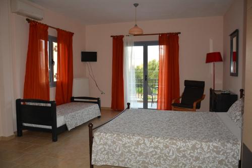 Postel nebo postele na pokoji v ubytování Lotus Sea View Studio Apartment 2