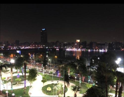 Nespecifikovaný výhled na destinaci Káhira nebo výhled na město při pohledu z apartmánu