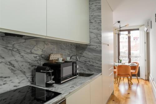 Bright Studio near Douro River with Balcony and AC