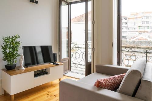 Bright Studio near Douro River with Balcony and AC